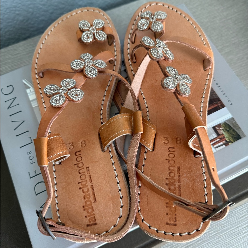 NWOT - Laidback LondonTan Sandals ✨